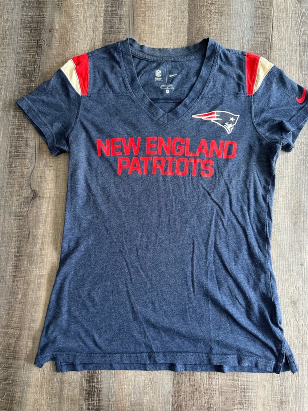New England Patriots NFL Nike V-Neck Tee - Women’s M
